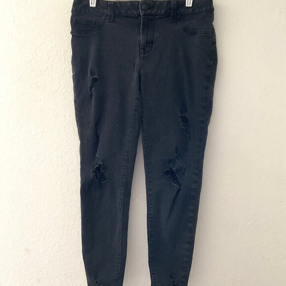 MAURICES DISTESSED JEANS LARGE REG - Picture 1 of 12